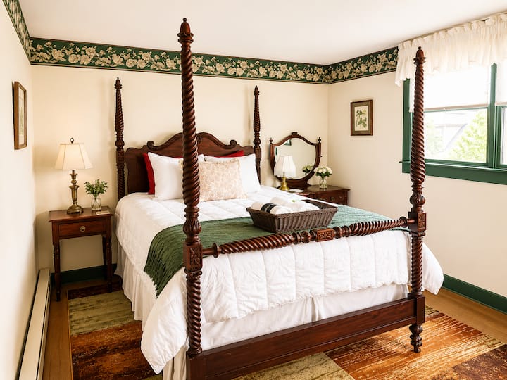 English Holly Room, Maples Inn - Bar Harbor, ME
