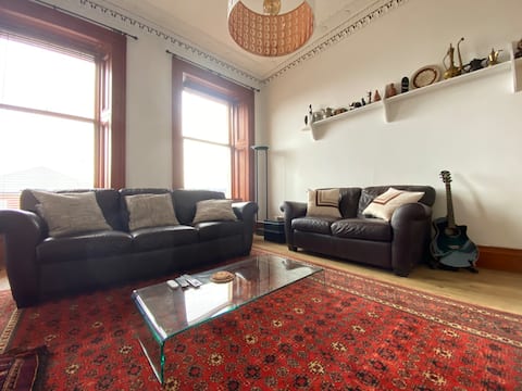 Successful Airbnb property: Big & Beautiful Victorian Flat in Govan