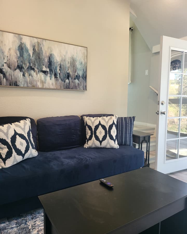 Serene Vineyard Cottage Escape - Fallbrook, CA