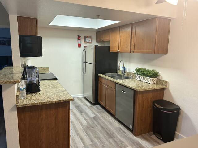 Spacious and remodeled no resort or parking fees gallery image 3