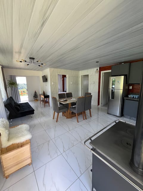 Popular Airbnb listing: Recanto Dos Ipês Cabin in Chapecó