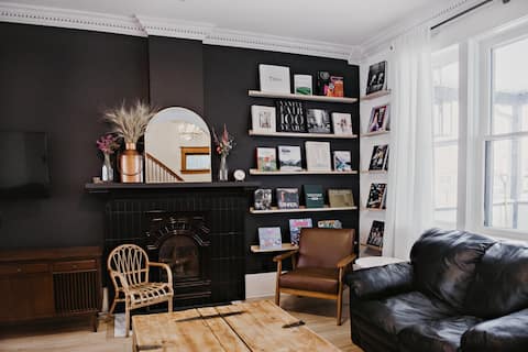 The Barnhouse-charming historic home.