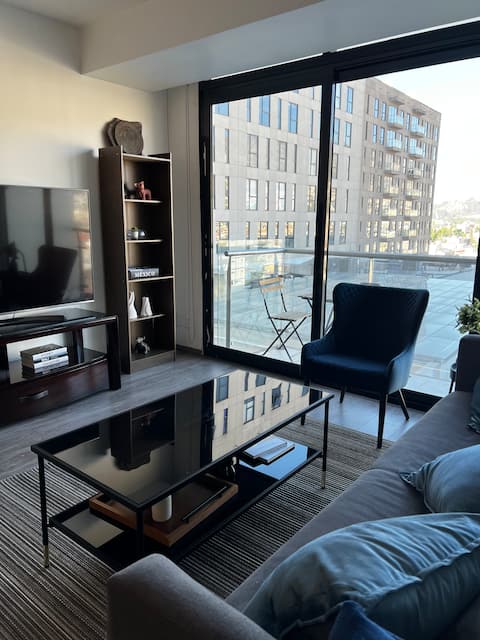 Luxury 1 Bedroom Downtown Toluca Condo Home Office