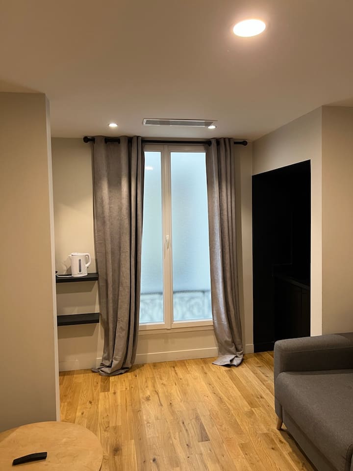 Modern And Elegant 1bd Apartment Near Montmartre - Pariz