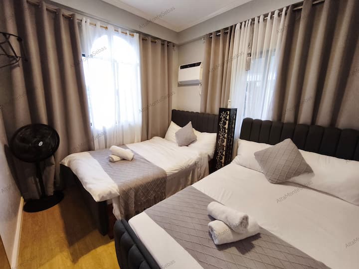 Два удобни кревета за мирен престој - совршени за споделување без нарушување на удобноста. Вклучени се чиста постелнина и меки перници за одличен сон.

