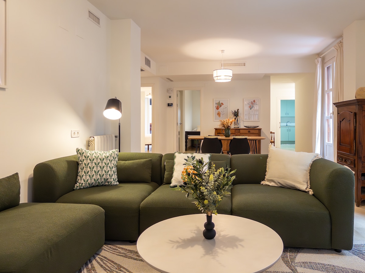 Top Airbnb: Charming Family Home with great Private Terrace en València