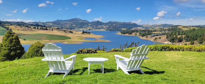 House with a magical view of the Sisga dam