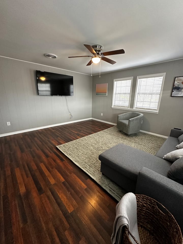 Tranquil Oasis: Russellville Gem