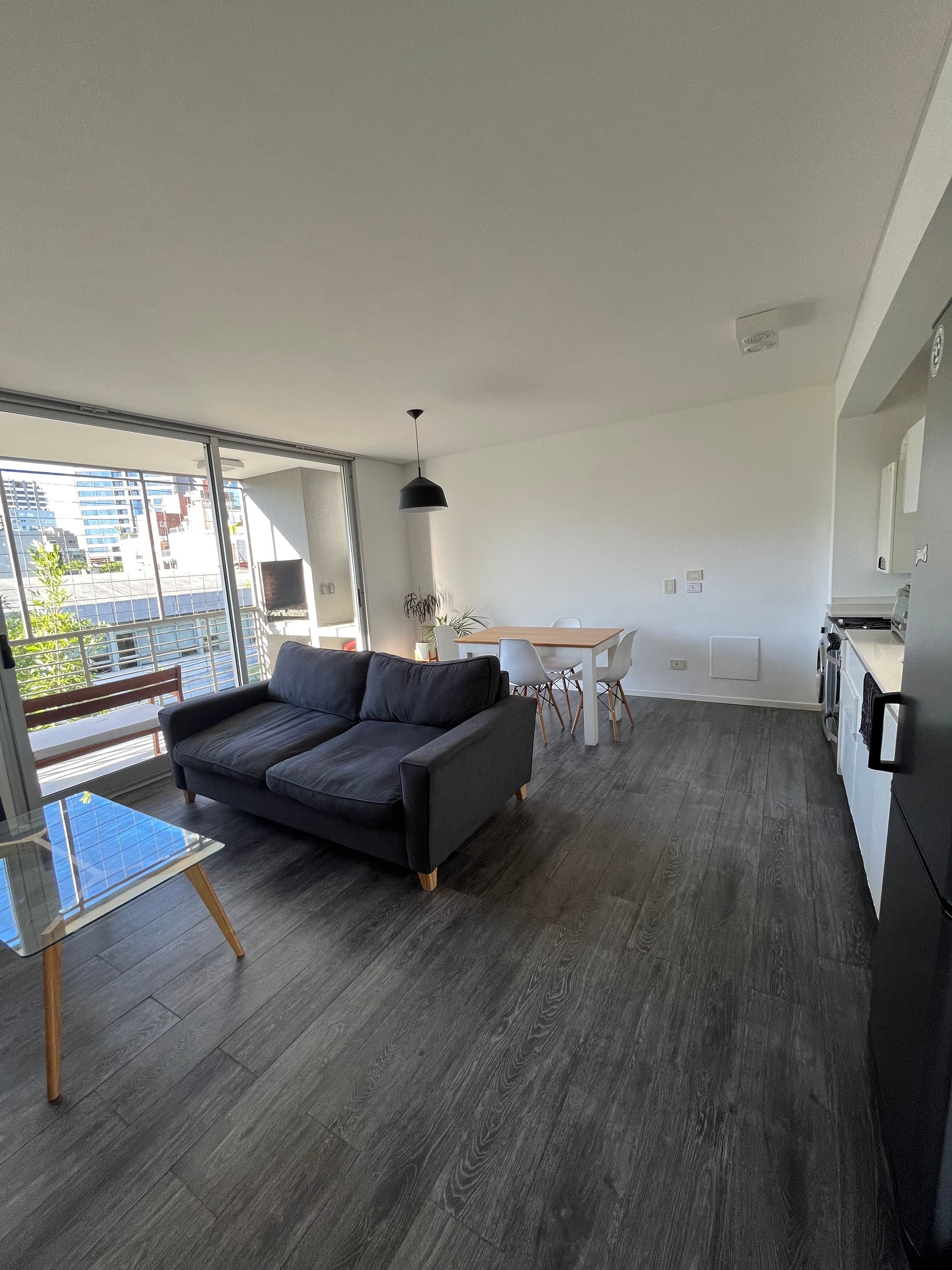 A bright apartment in Nuñez with a grill