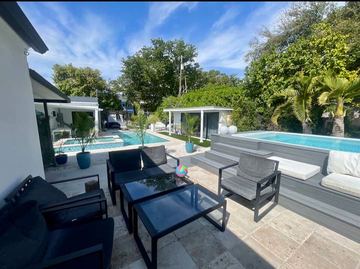 Amazing Two Villas With Two Pools 8 Bedrooms - Miami