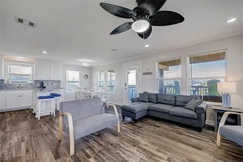 Top performing Airbnb: Beach House Paradise in Surfside Beach