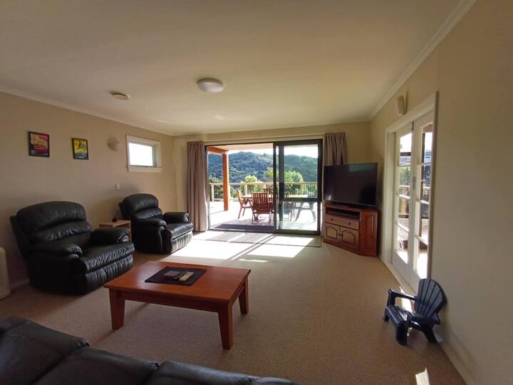 Family Friendly 4 Bedroom Home With Outdoor Living - Picton