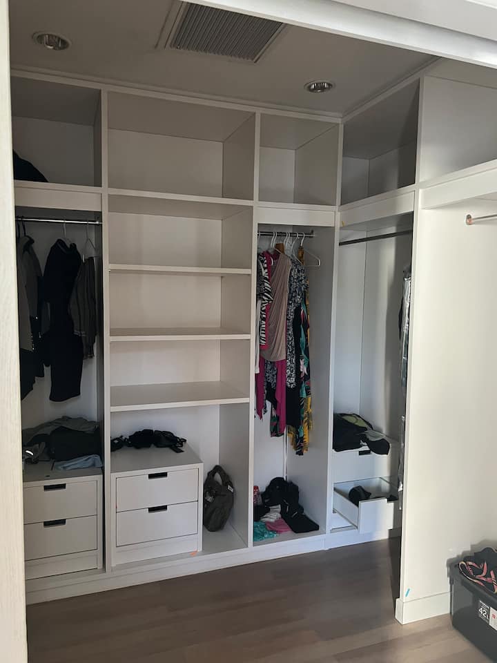 วอล์คอิน - ตู้เสื้อผ้า