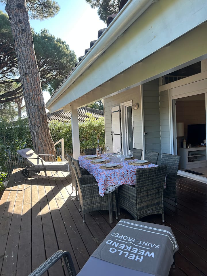 Chalet Californien Dans Le Golfe De Saint-tropez. - Grimaud