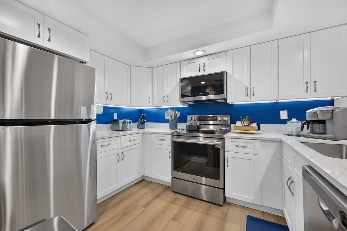TopFLR-Oceanfront Bldg, Pool, Views & Gear