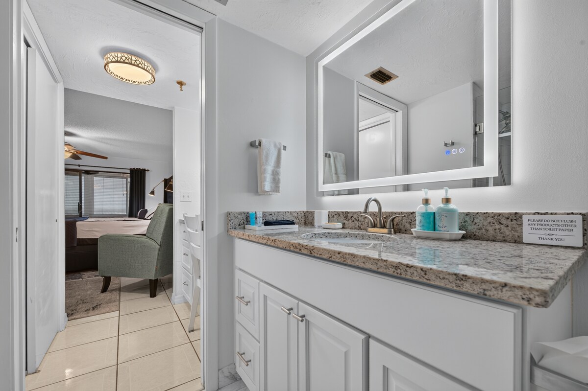 TopFLR-Oceanfront Bldg, Pool, Views & Gear