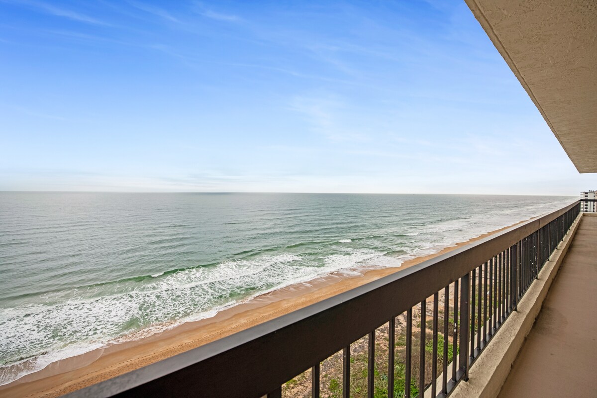 TopFLR-Oceanfront Bldg, Pool, Views & Gear