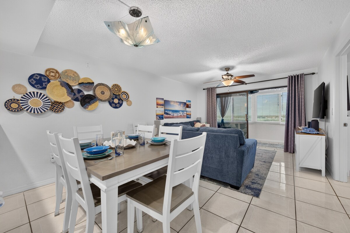 TopFLR-Oceanfront Bldg, Pool, Views & Gear