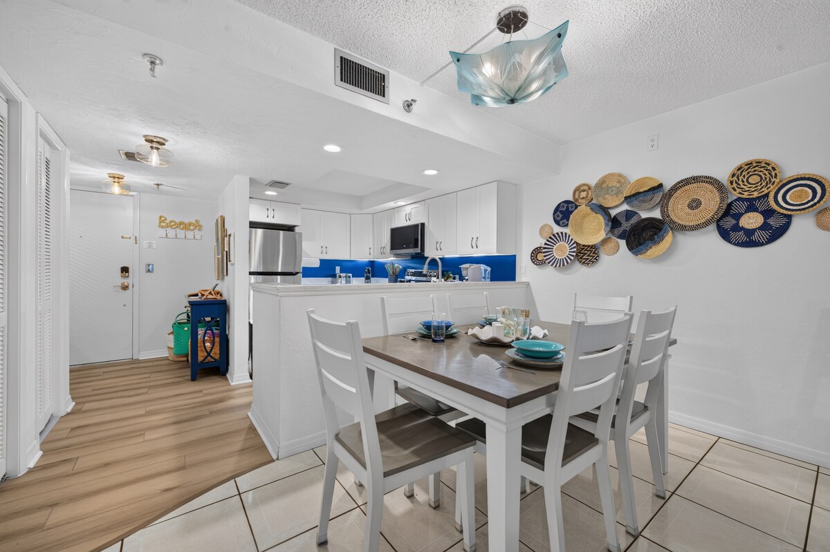 TopFLR-Oceanfront Bldg, Pool, Views & Gear