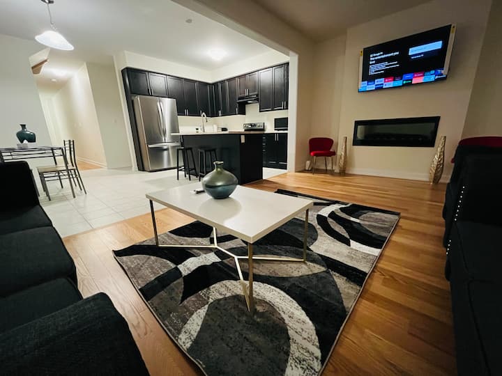 Spacious & Modern 4 Br House In Brantford - Brantford, ON