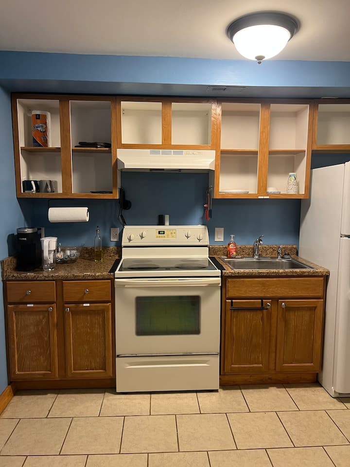 Breezey’s Bungalow - Bowling Green, KY