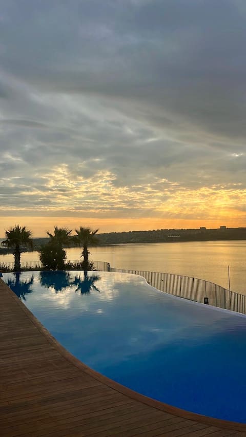 Golden Stones House Lake View