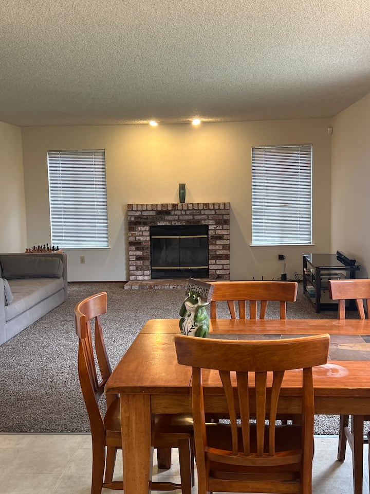 4br/2.5ba Home – Remote Work & Relaxation - Antioch, CA