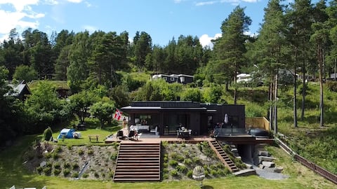 Undisturbed funky cabin with beach line