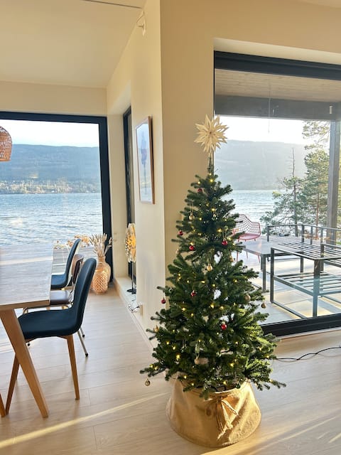 Secluded funkish cabin with beach