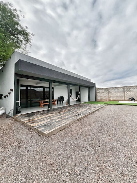 500 M from the event center. 
8 people, 3 bathrooms