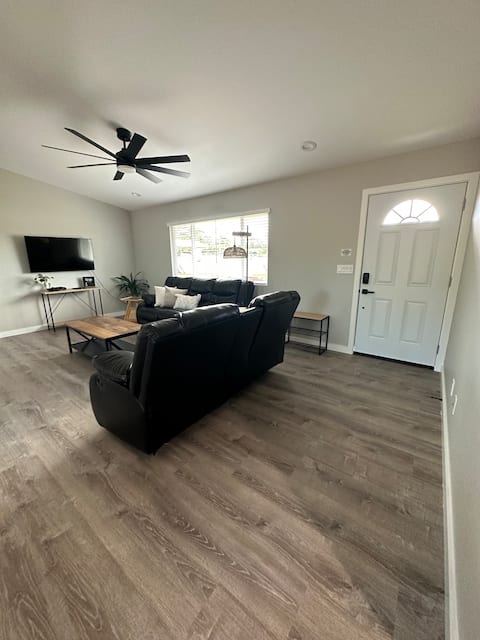 Successful Airbnb property: BRAND NEW 3 Bedroom 2 Bath House w/ AC! in Hawaiian Paradise Park