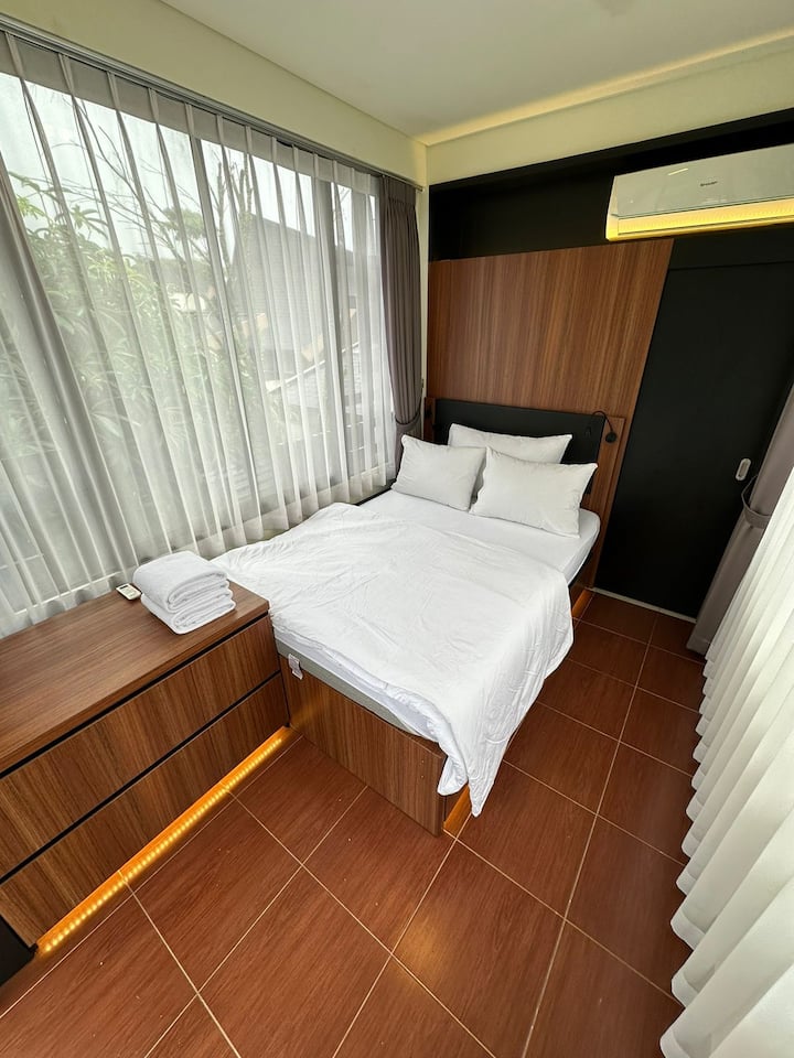 Საძინებელი 3 მე-2 სართულზე 