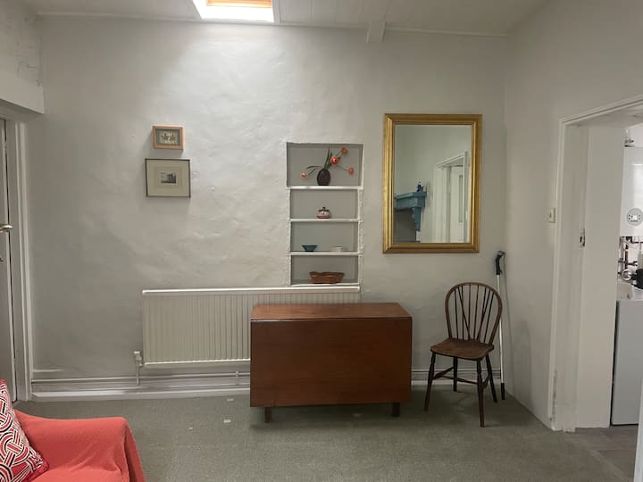 Cottage @ The Bell, Kidwelly, West Wales - Carmarthenshire