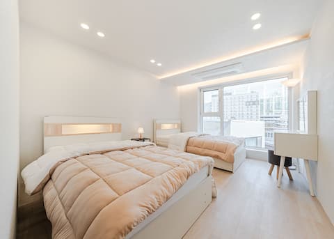 Cozy two-room remodeled cafe building in front of Anyang Station