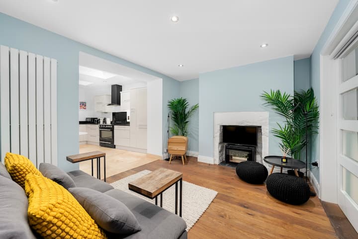 New! Heart Of Dublin Terrace Suite - Dún Laoghaire