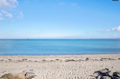 Holiday home right on the Baltic Sea beach