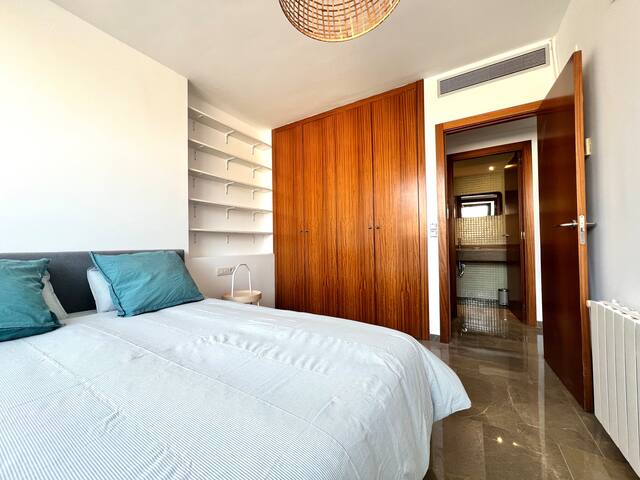 Top Floor Gem with Terrace in Prime Location gallery image 5