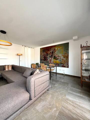 Top Floor Gem with Terrace in Prime Location gallery image 4