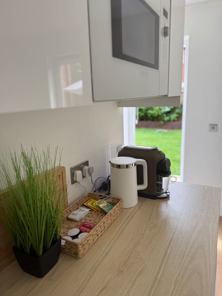 Comfy Studio In Gatwick - Crawley