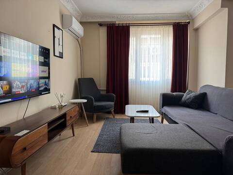 Popular Airbnb listing: Clean Apartment in Karşıyaka, Izmir in Karşıyaka