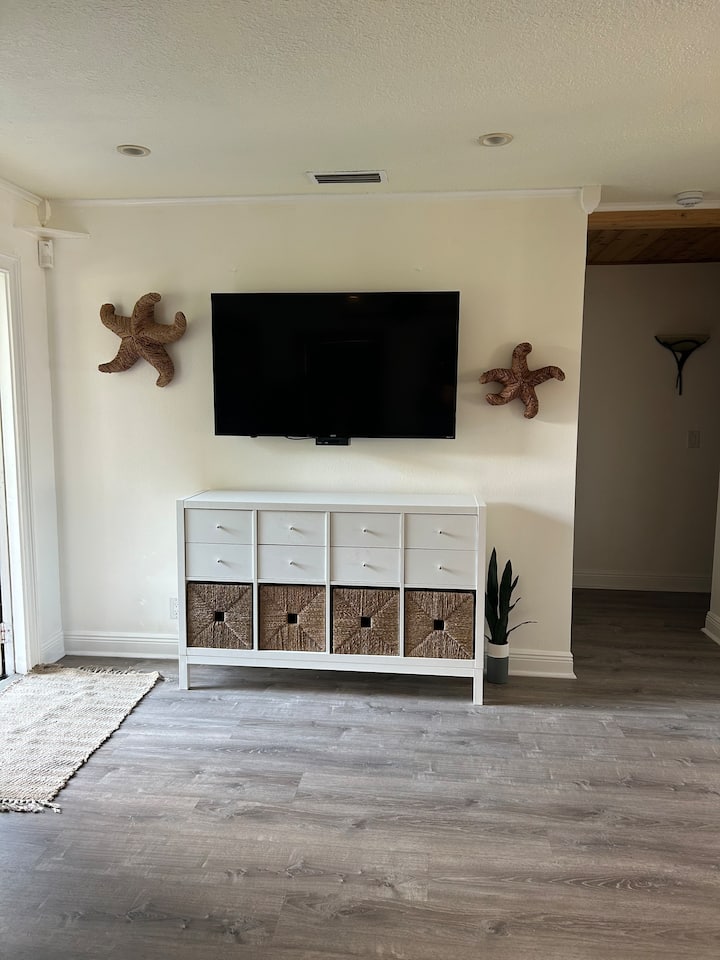 Charming 3/2 House Close To Beach & Everything - Jupiter, FL