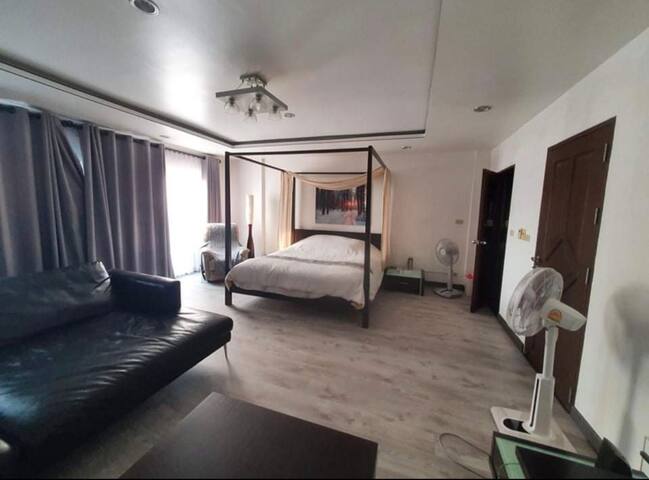 Bangkok stylish holiday home 24h security guards gallery image 2