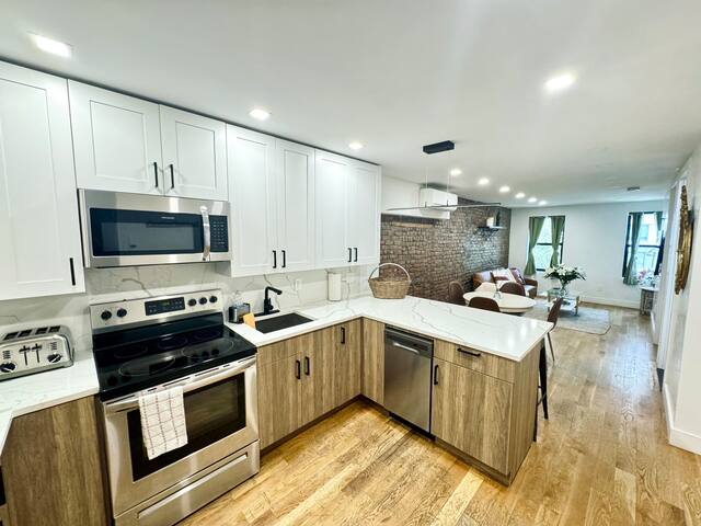 Modern Elegance Meets Comfort 2 Bedrooms- 2 Baths gallery image 5