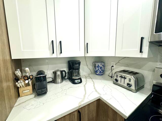 Modern Elegance Meets Comfort 2 Bedrooms- 2 Baths gallery image 4