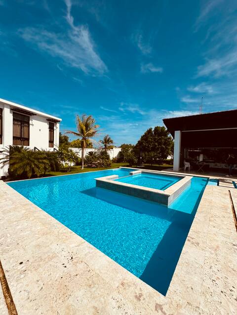 Hacienda Ortiz: 4BR Villa • Pool, Basketball, &+!