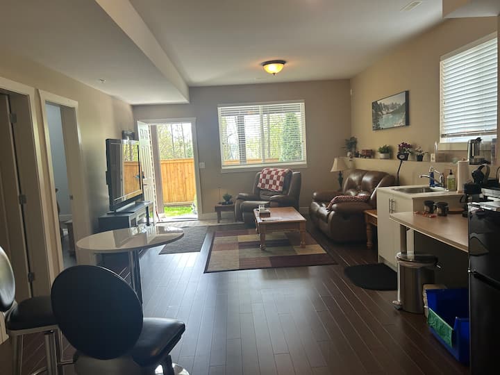 Private Suite W/parking | Near Trails & Nature - Maple Ridge