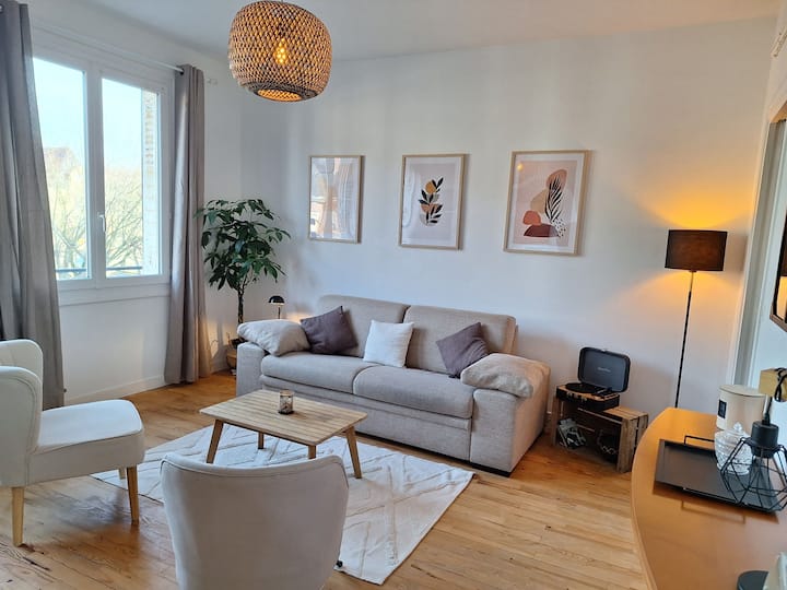 Hyper-central apartment, cathedral, fiber