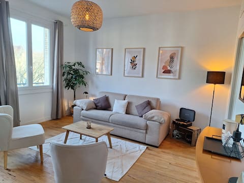 Hyper-central apartment, cathedral, fiber