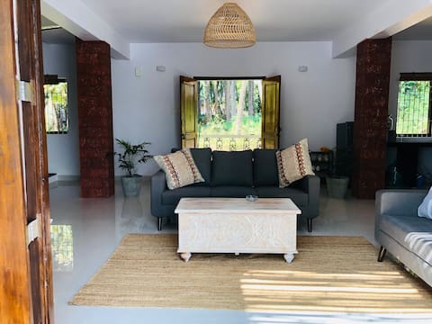 Cantas Riverside 2 bed House and Garden