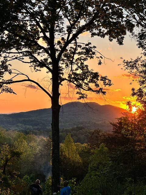 Peak-A-View Mountain Retreat